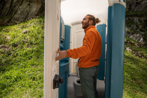 Best Portable restroom trailer rental  in Waterloo, IL