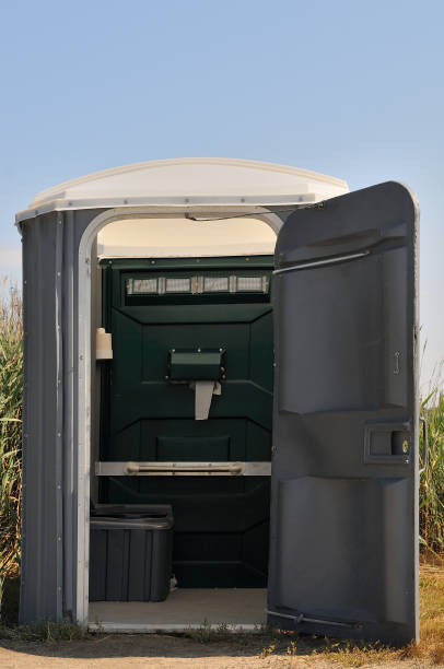 Best Portable restroom trailer rental  in Waterloo, IL